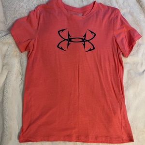 Woman’s under armor shirt